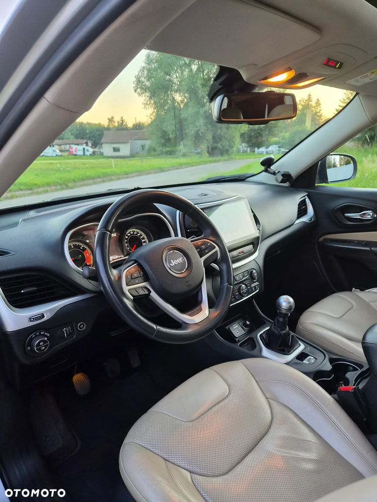 Jeep Cherokee - 8