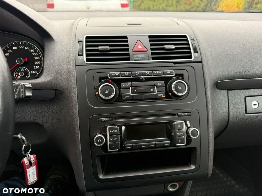 Volkswagen Touran - 10