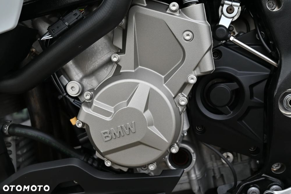 BMW XR - 17