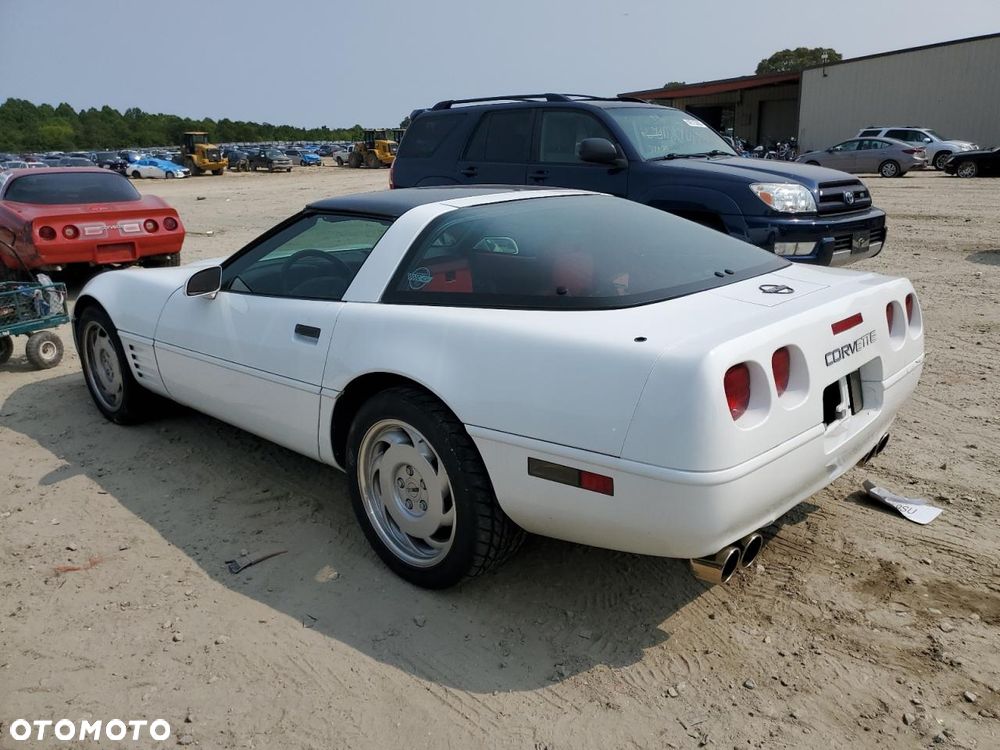 Chevrolet Corvette - 4