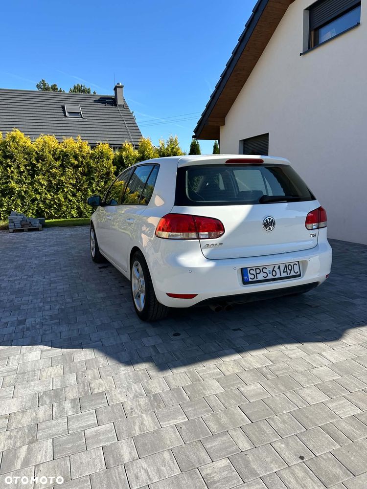 Volkswagen Golf - 6