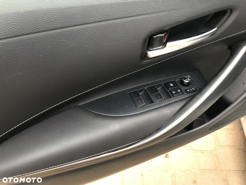 Toyota Corolla 2.0 Hybrid Executive - 10