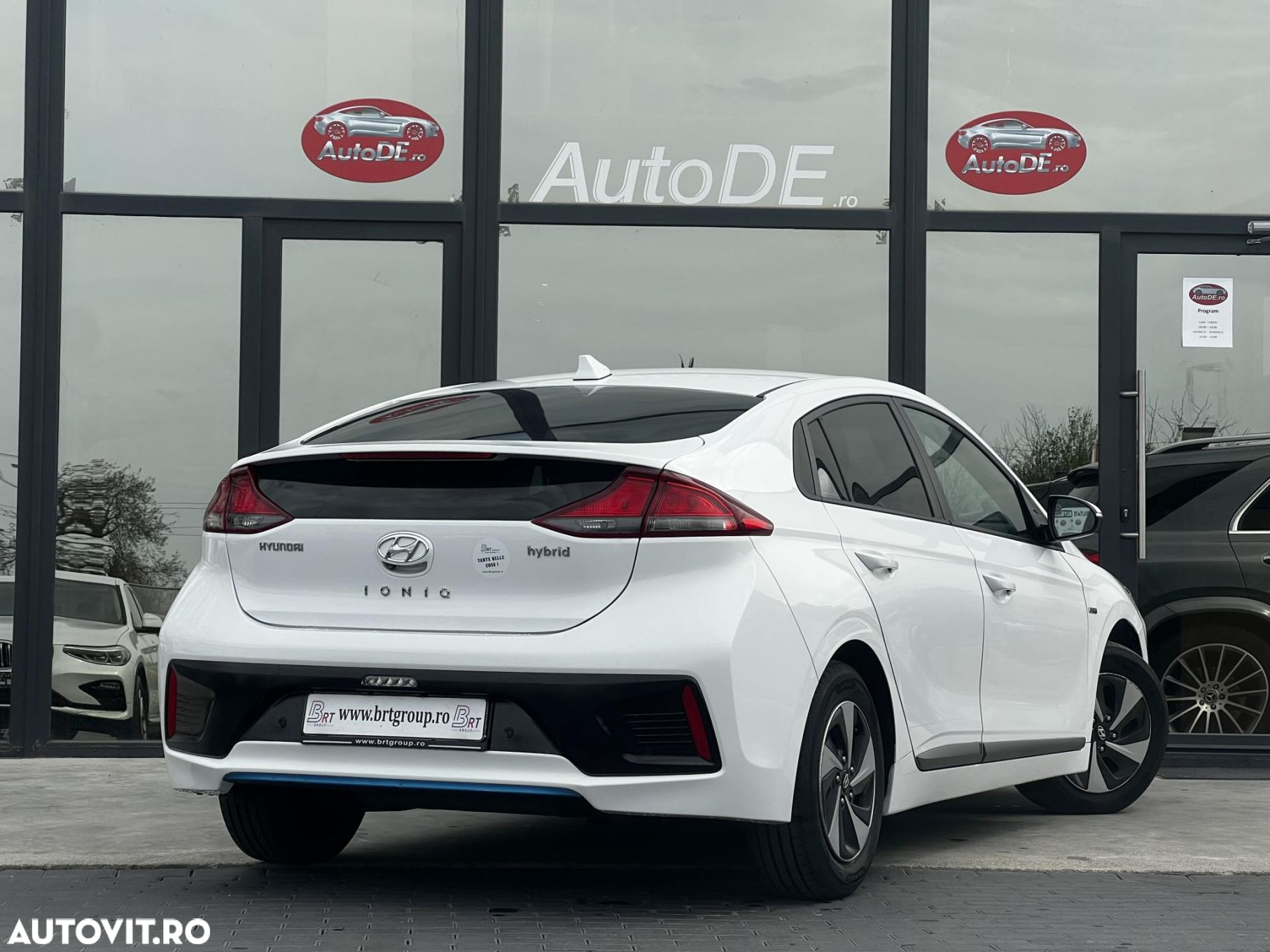 Hyundai IONIQ - 3