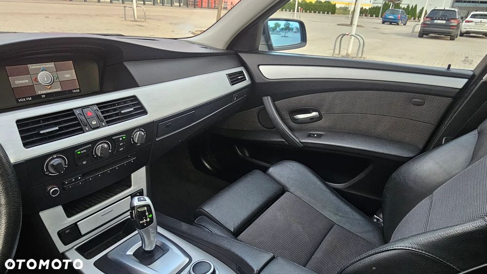 BMW Seria 5 525xi Edition Sport - 32
