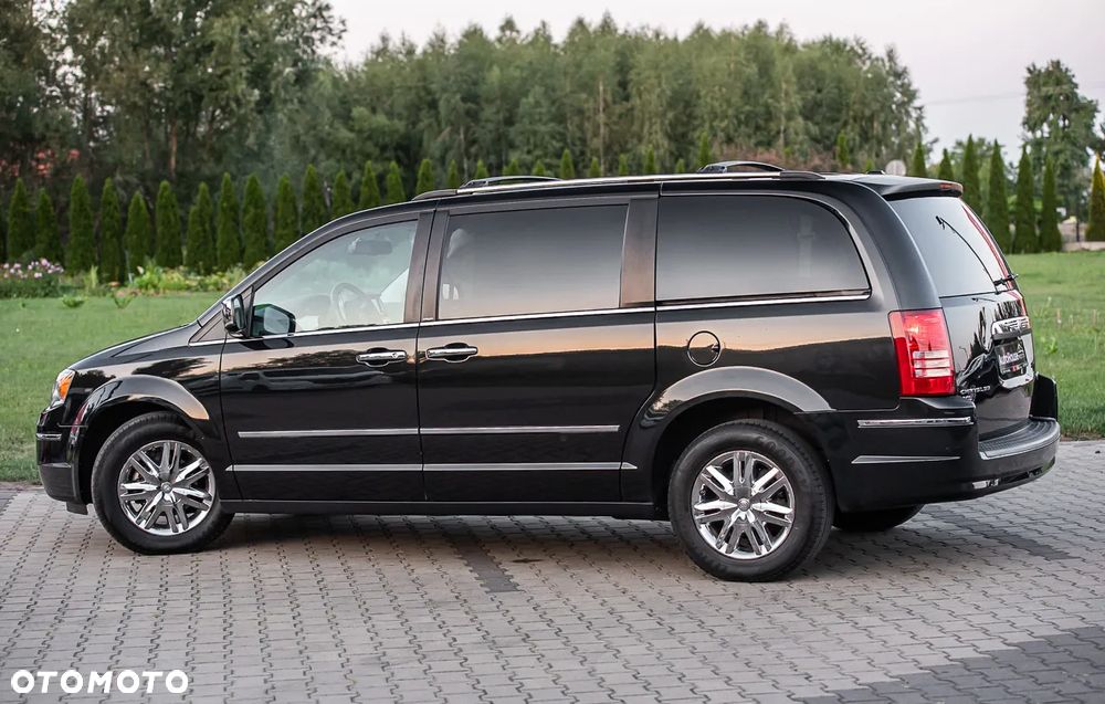 Chrysler Town & Country - 14