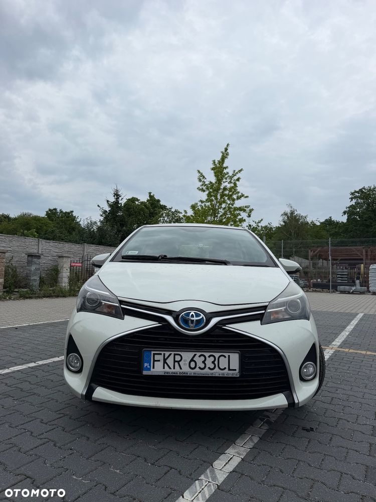 Toyota Yaris Hybrid 100 Premium - 8