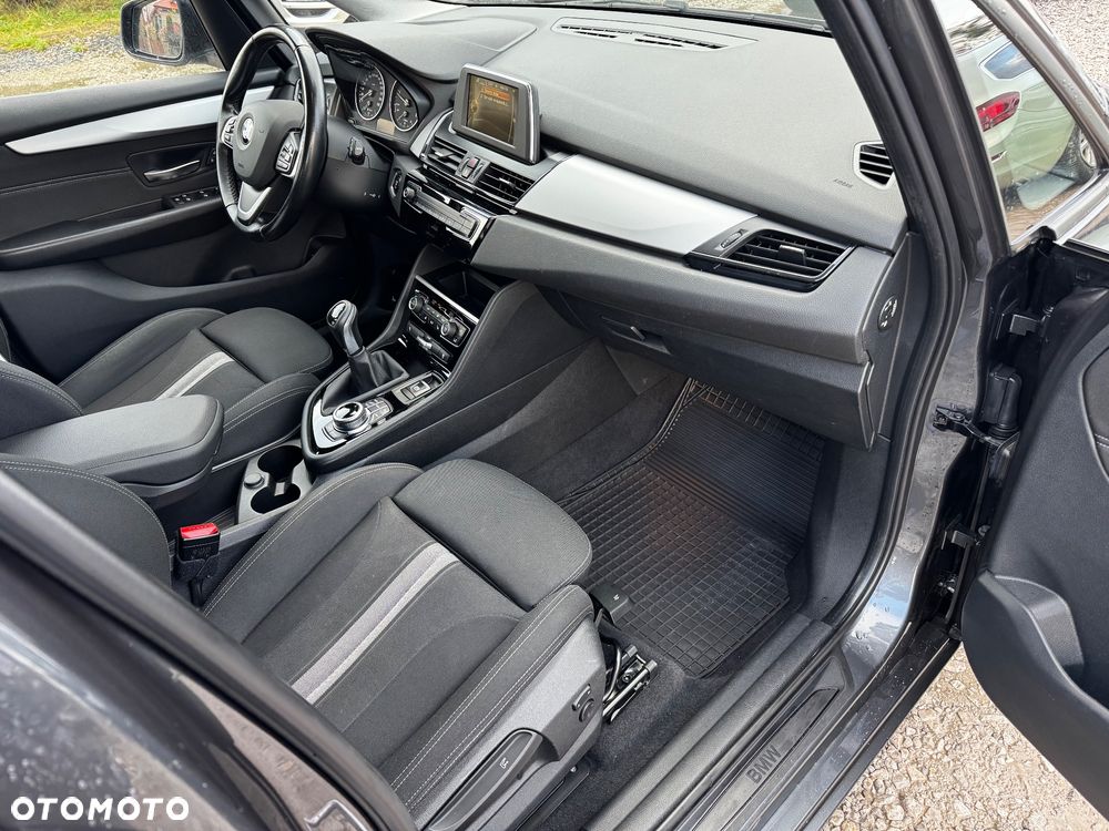 BMW Seria 2 218d - 27