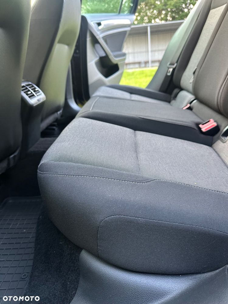 Volkswagen Golf - 22