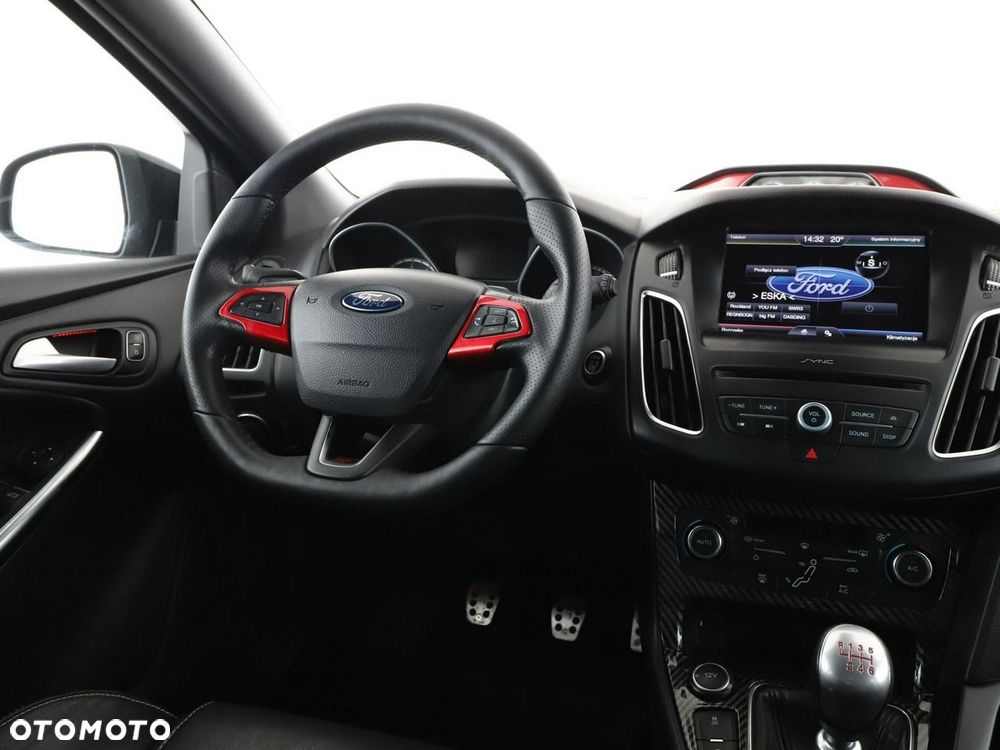 Ford Focus 2.0 EcoBoost ST - 17