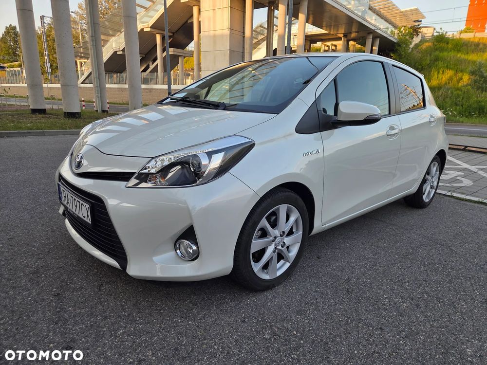 Toyota Yaris Hybrid 100 Dynamic - 2