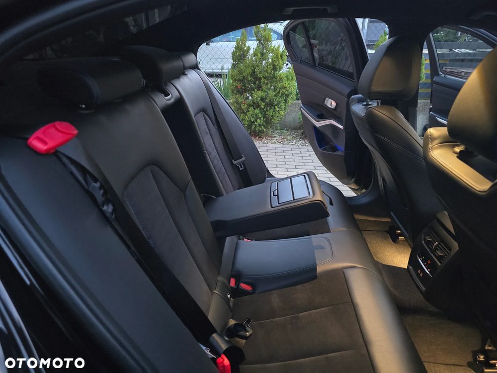 BMW Seria 3 318i M Sport - 17