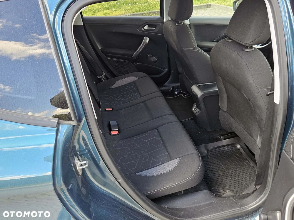 Peugeot 2008 1.2 Pure Tech Style S&S - 9