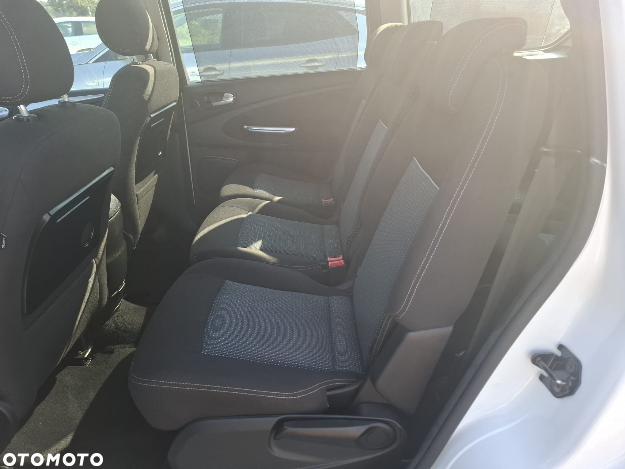 Ford Galaxy - 24