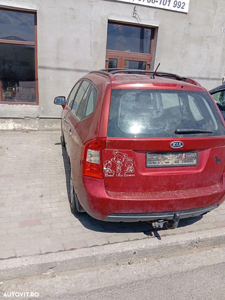 Dezmembrez  KIA CARENS 2008 2.0 CRDI 140 CP E4 - 4