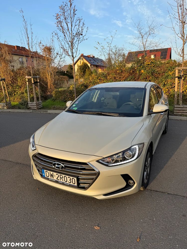 Hyundai Elantra 1.6 Comfort - 13