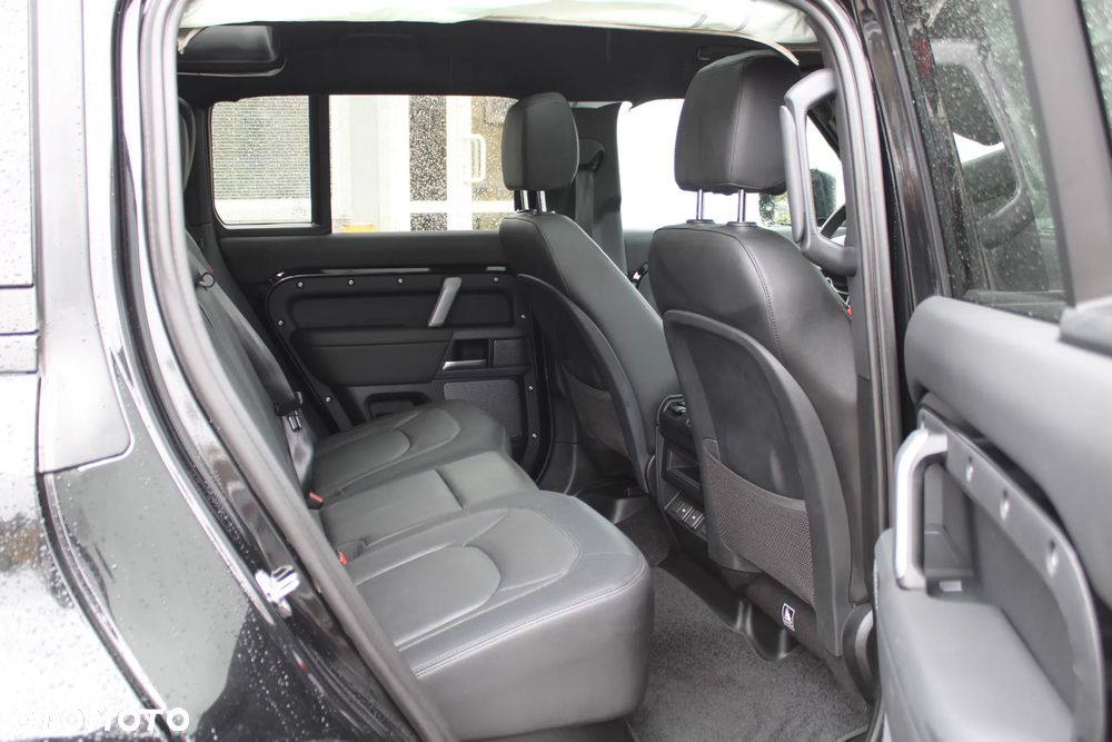 Land Rover Defender - 29