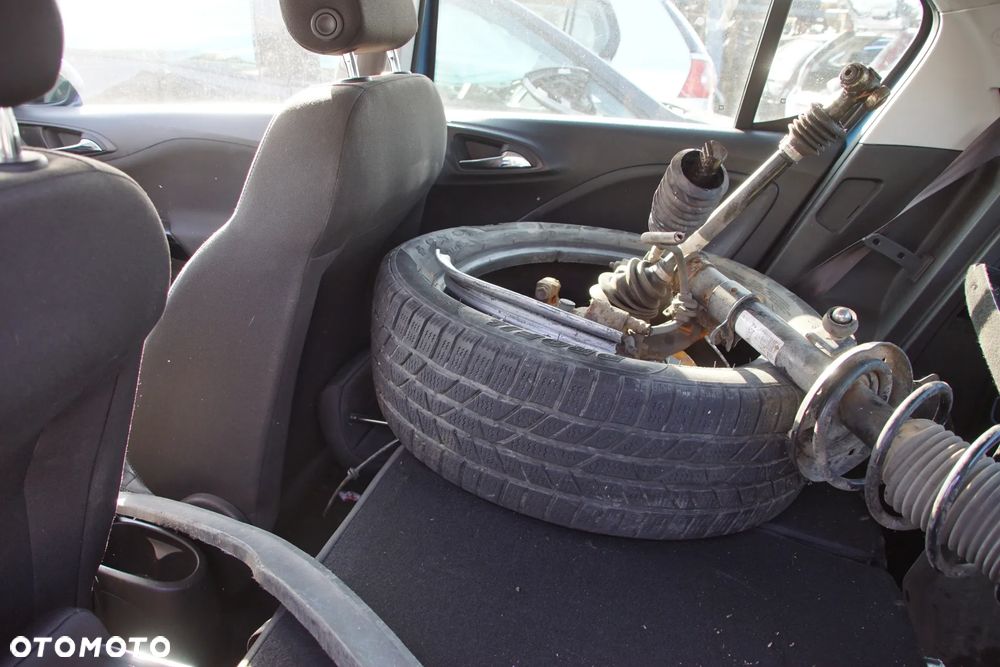 Auto na części - Opel Corsa E 1.4 Twinport 90 KM B14XEL F17 Z22V 2018R Silnik Skrzynia Drzwi Błotnik Zderzak Klapa Lampa Lusterko Klamka Szyba Deska Kokpit Sterownik Moduł Czujnik Licznik Panel Kierownica - 15