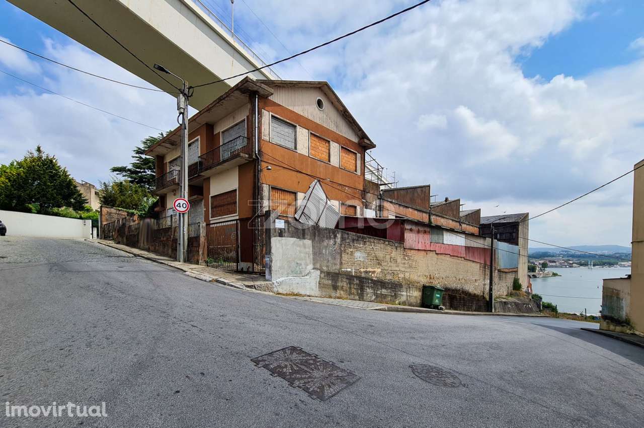 Prédio com 5 Pavimentos c/ hipótese construção de Habitação ou Turi... - Grande imagem: 5/16