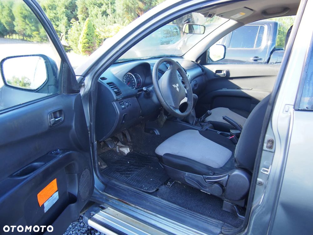 Mitsubishi L200 Pick Up 4x4 DPF Club Cab - 4