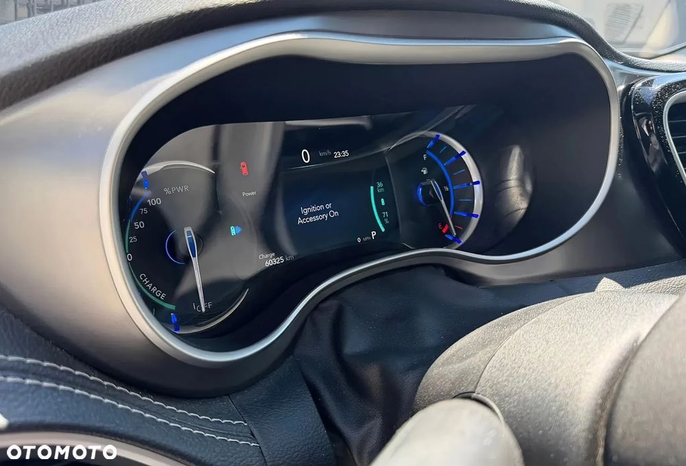 Chrysler Pacifica - 12