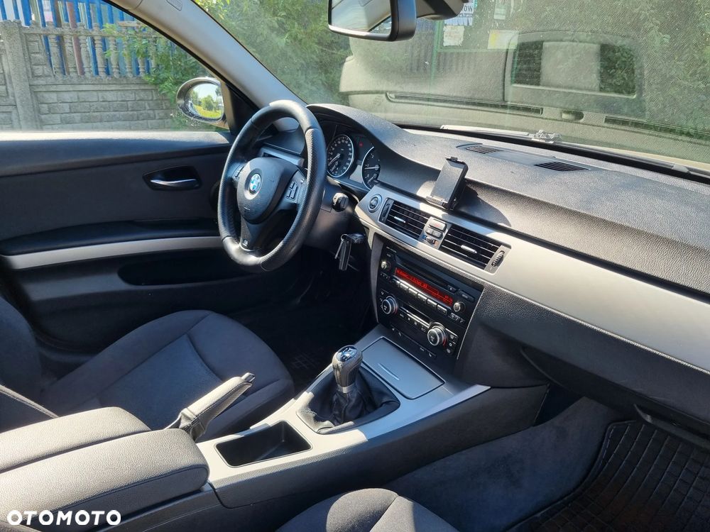 BMW Seria 3 318i Edition Exclusive - 22