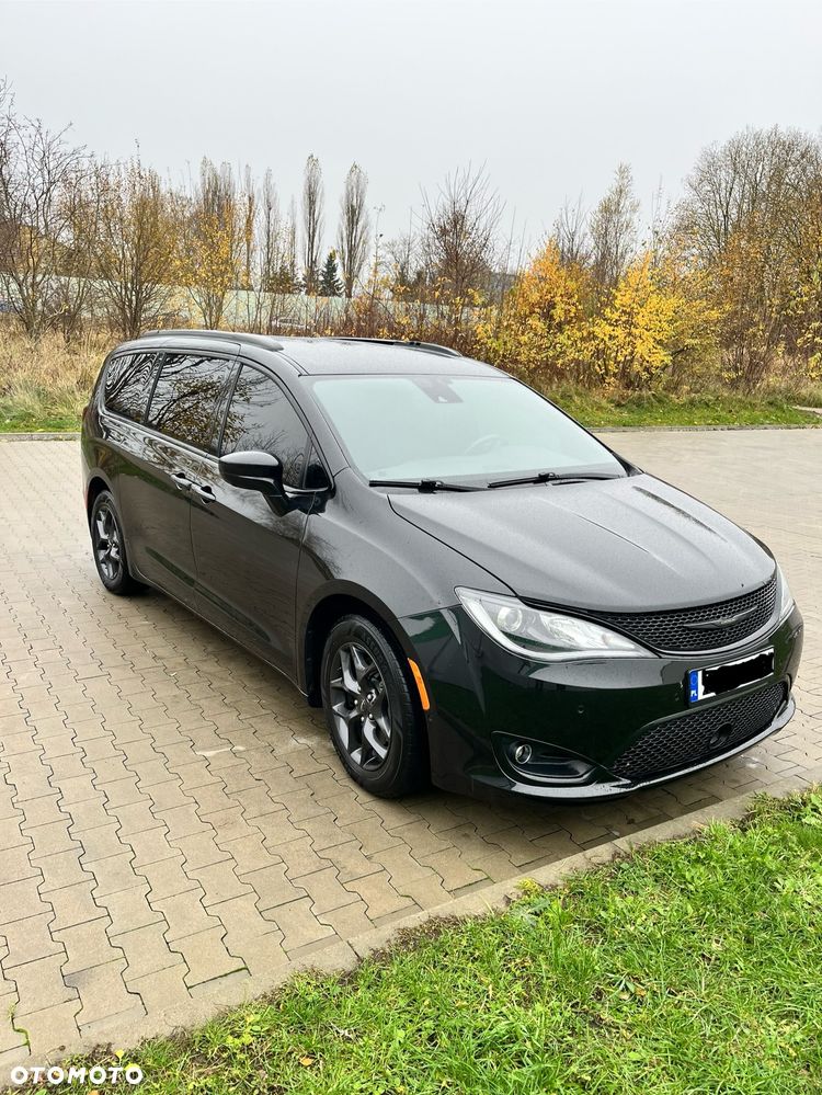 Chrysler Pacifica - 2