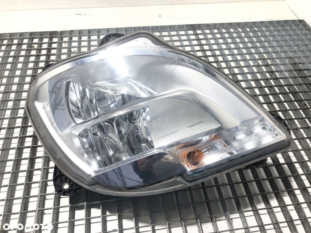 REFLEKTOR PRAWY PRZÓD LED  DAF CF 2013 - 2022 FA 370 271 kW [370 KM] 4x2 2013 1857527 - 1