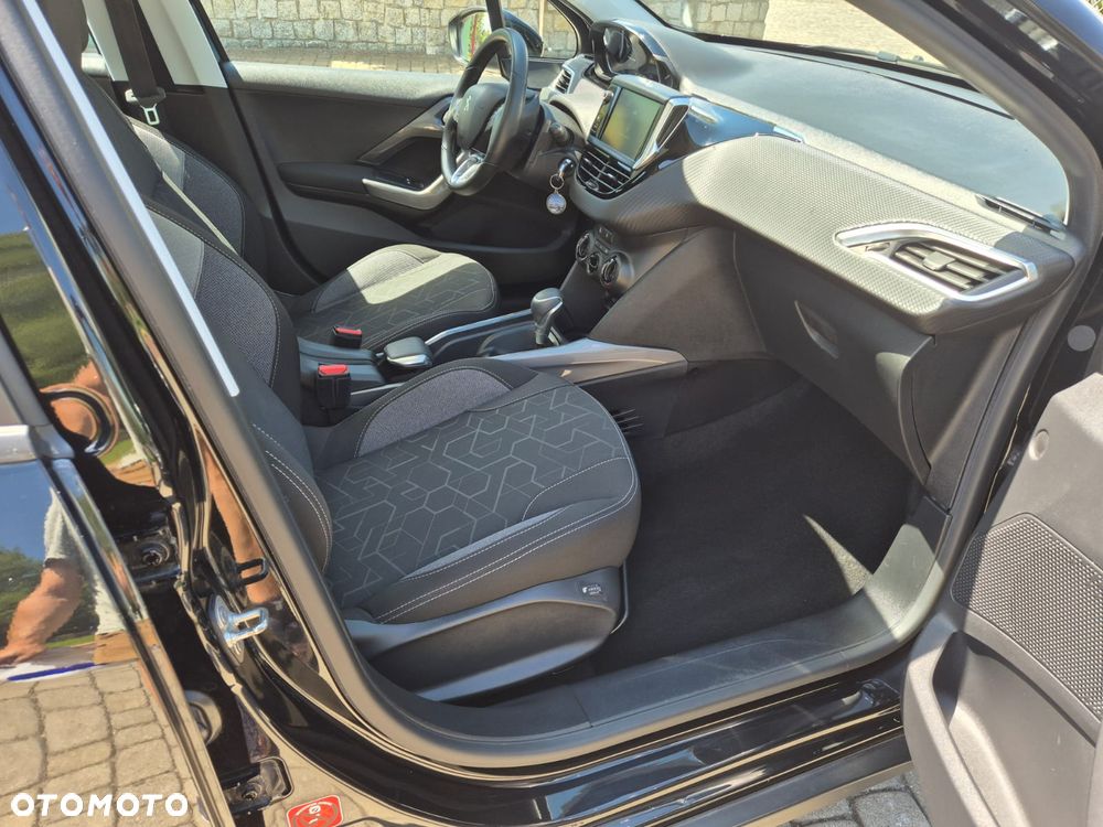 Peugeot 2008 1.2 Pure Tech GPF Allure S&S EAT6 - 15