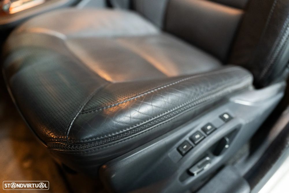 Volvo XC 70 D5 Summum Geartronic - 24