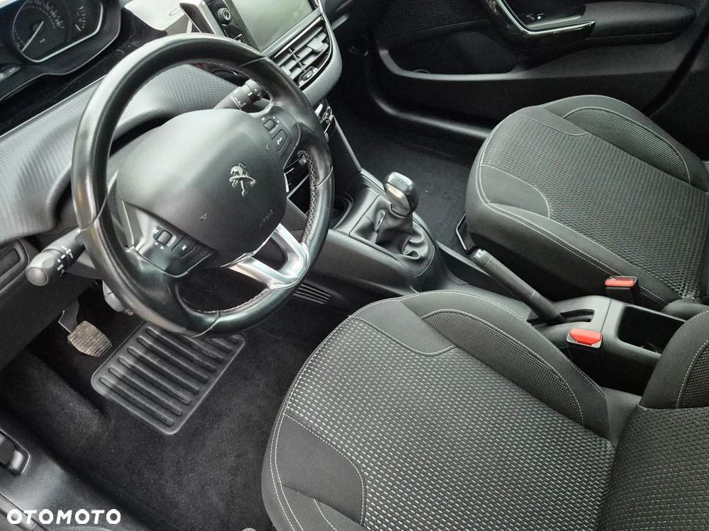 Peugeot 208 2017 photo 5