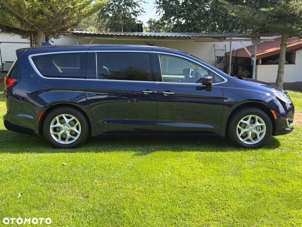 Chrysler Pacifica - 6