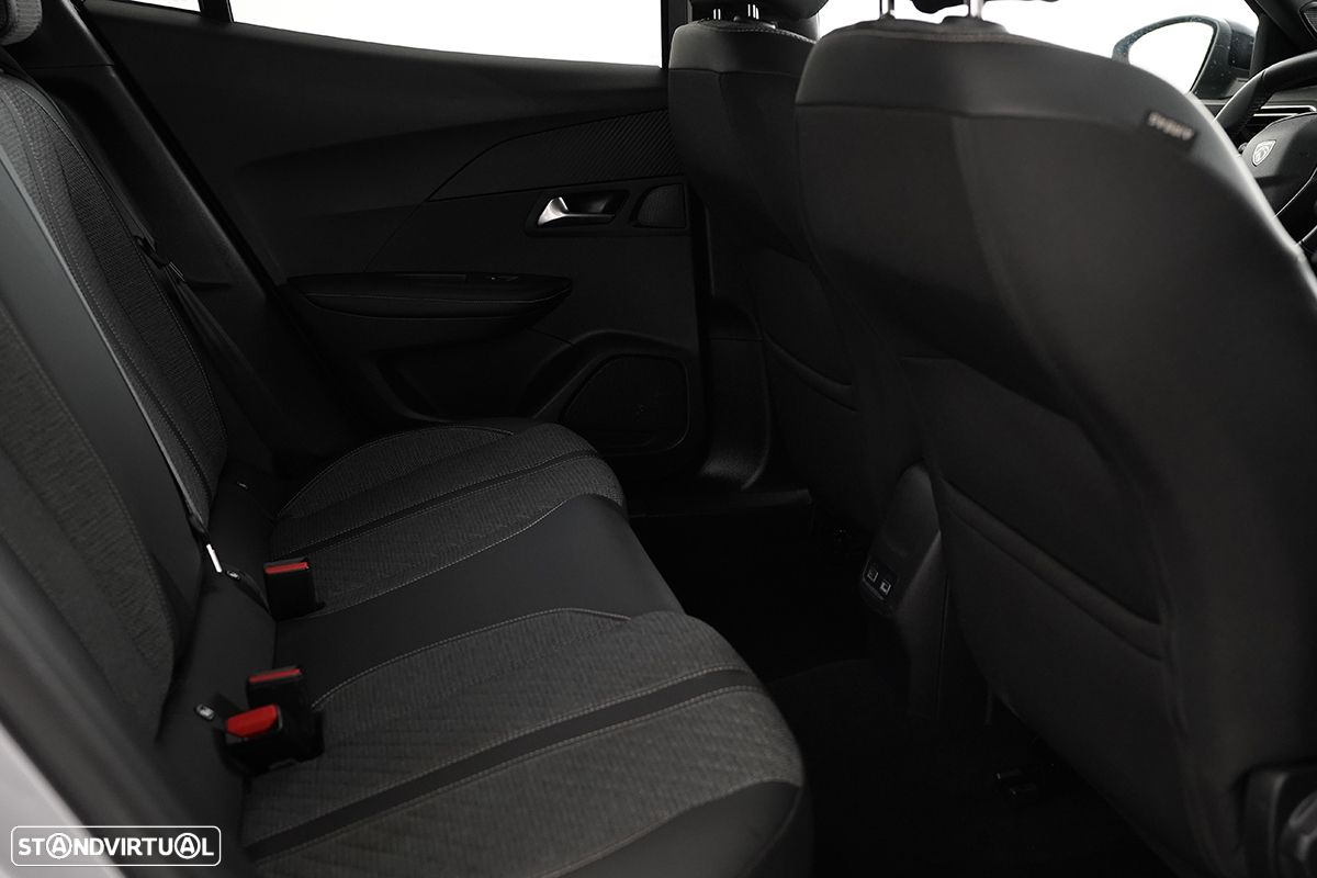 Peugeot 2008 1.2 PureTech Allure - 24