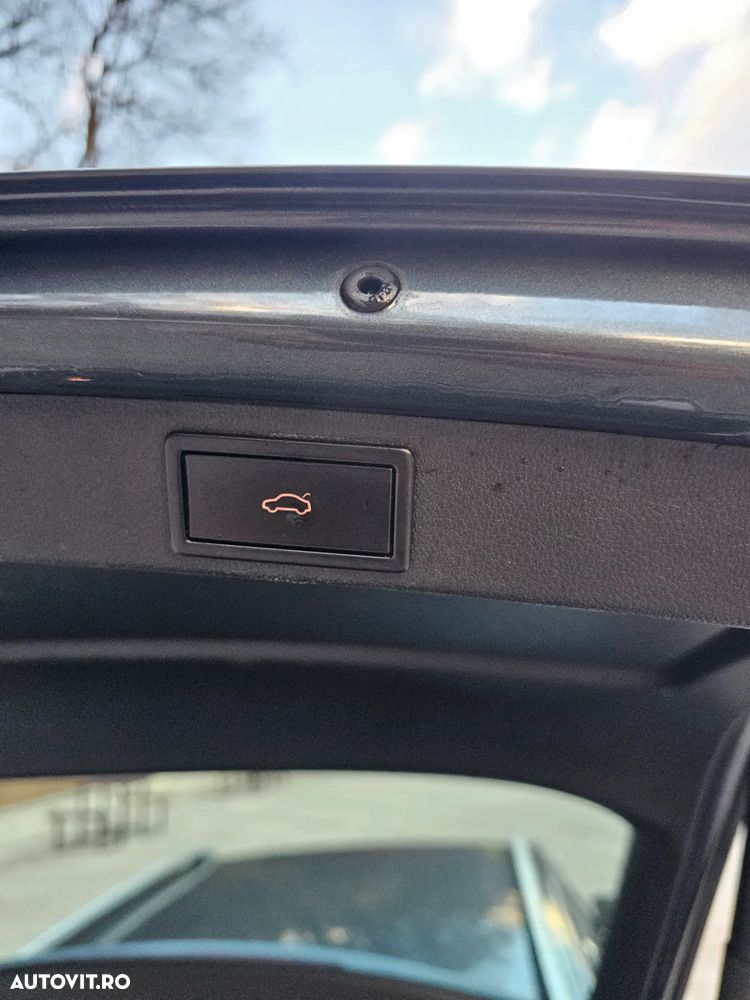 Skoda Octavia Combi 2.0 TDI 4x4 DSG Scout - 7