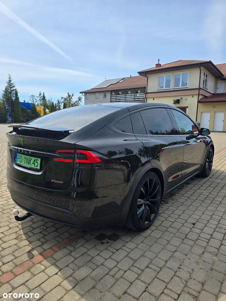 Tesla Model X - 4