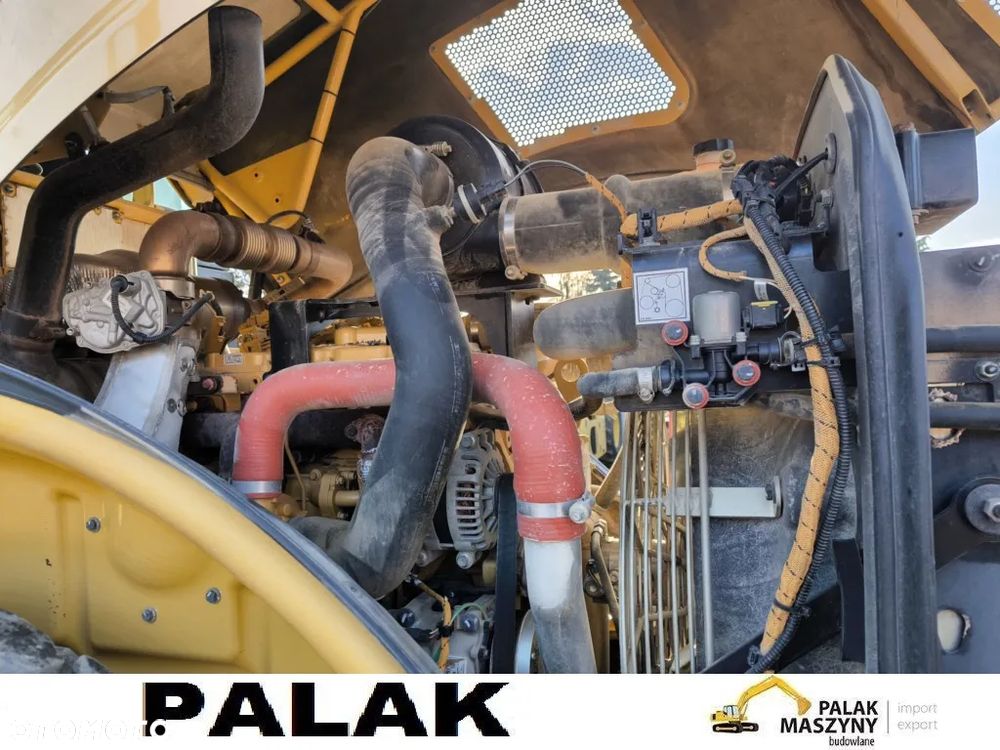 Caterpillar Walec drogowy  CAT CS 64 B , METAL-GUMA  ,2018 rok - 19