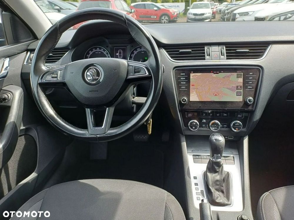 Skoda Octavia 1.6 TDI DSG Clever - 24