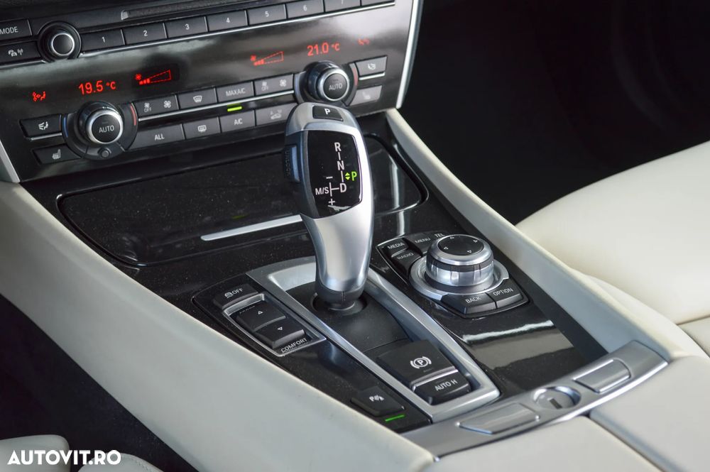 BMW Seria 5 520d Aut. Luxury Line - 39