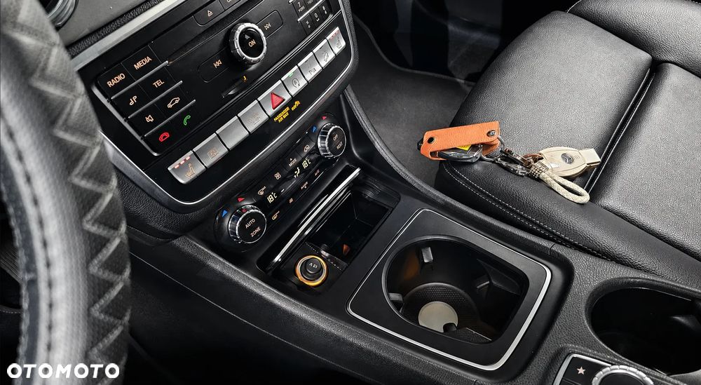 Mercedes-Benz GLA 250 7G-DCT - 12