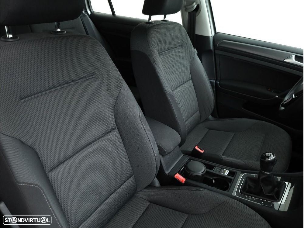 VW Golf Variant 1.6 TDi Confortline - 16