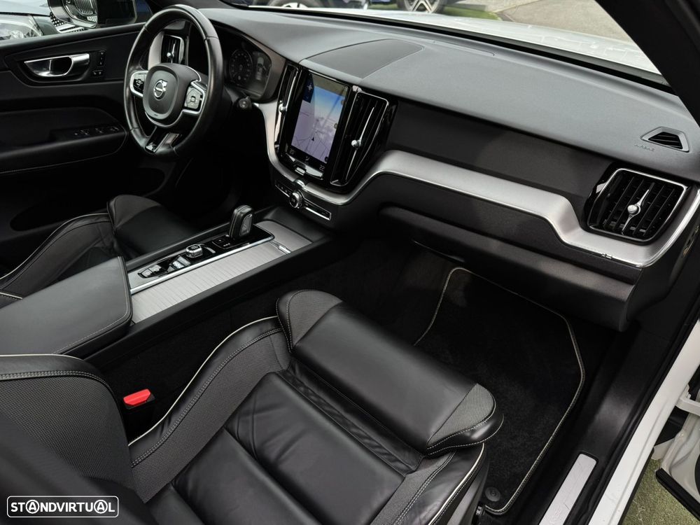 Volvo XC 60 2.0 T6 PHEV R-Design AWD - 21