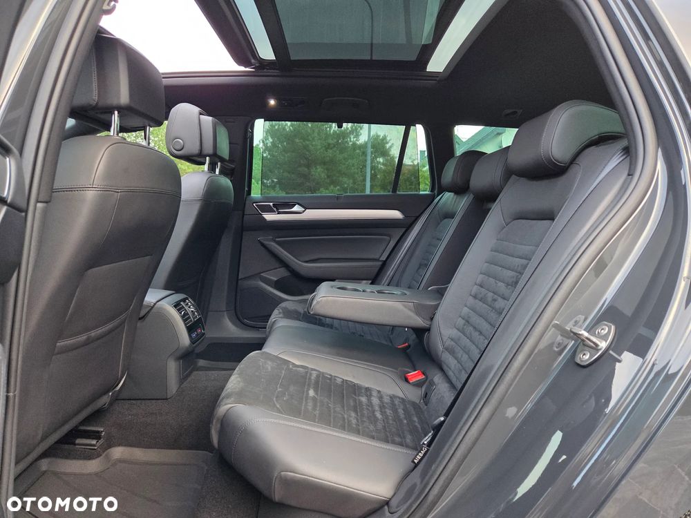 Volkswagen Passat Variant 2.0 TDI SCR DSG Highline - 24
