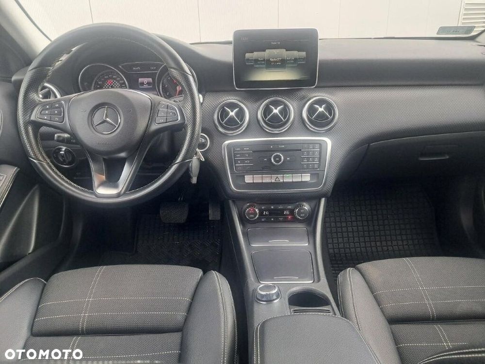 Mercedes-Benz Klasa A 200 7G-DCT - 17