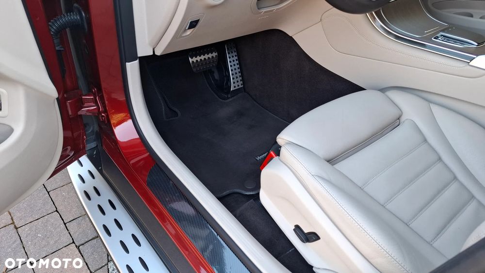 Mercedes-Benz GLC 220 d 4Matic 9G-TRONIC AMG Line - 18