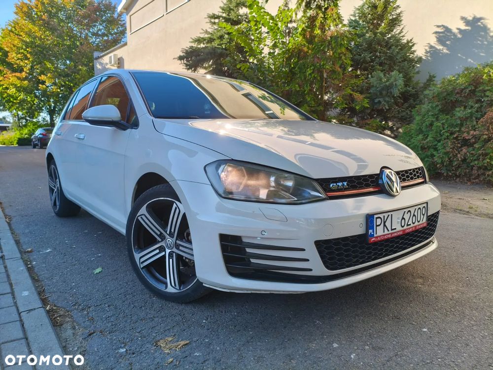 Volkswagen Golf 1.6 TDI BlueMotion Technology Cup - 16