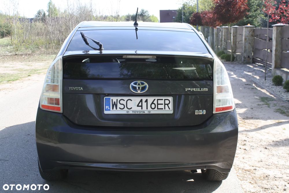 Toyota Prius (Hybrid) Executive - 4