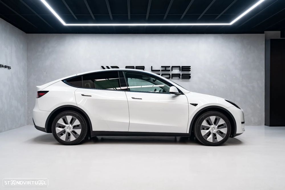 Tesla Model Y Long Range Dual Motor AWD - 9