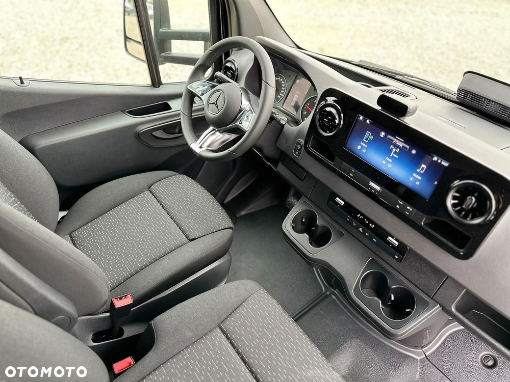 Mercedes-Benz SPrinter - 22