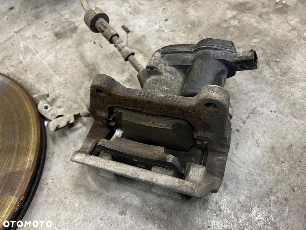 KOMPLET TARCZE ZACISKI KLOCKI HAMULCOWE AUDI A8 D4 - 5