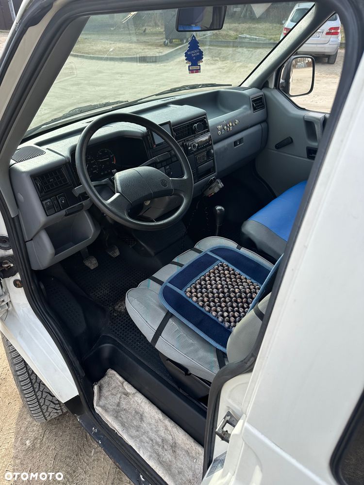 Volkswagen Caravelle - 3