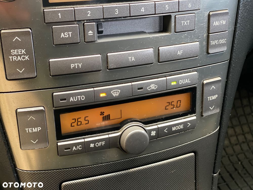 Toyota Avensis 2.0 D-4D Sol - 22